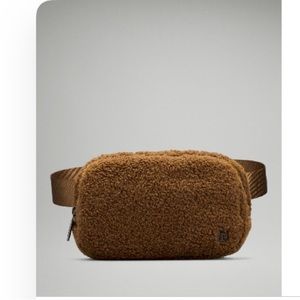 Lululemon Everywhere fleece belt bag